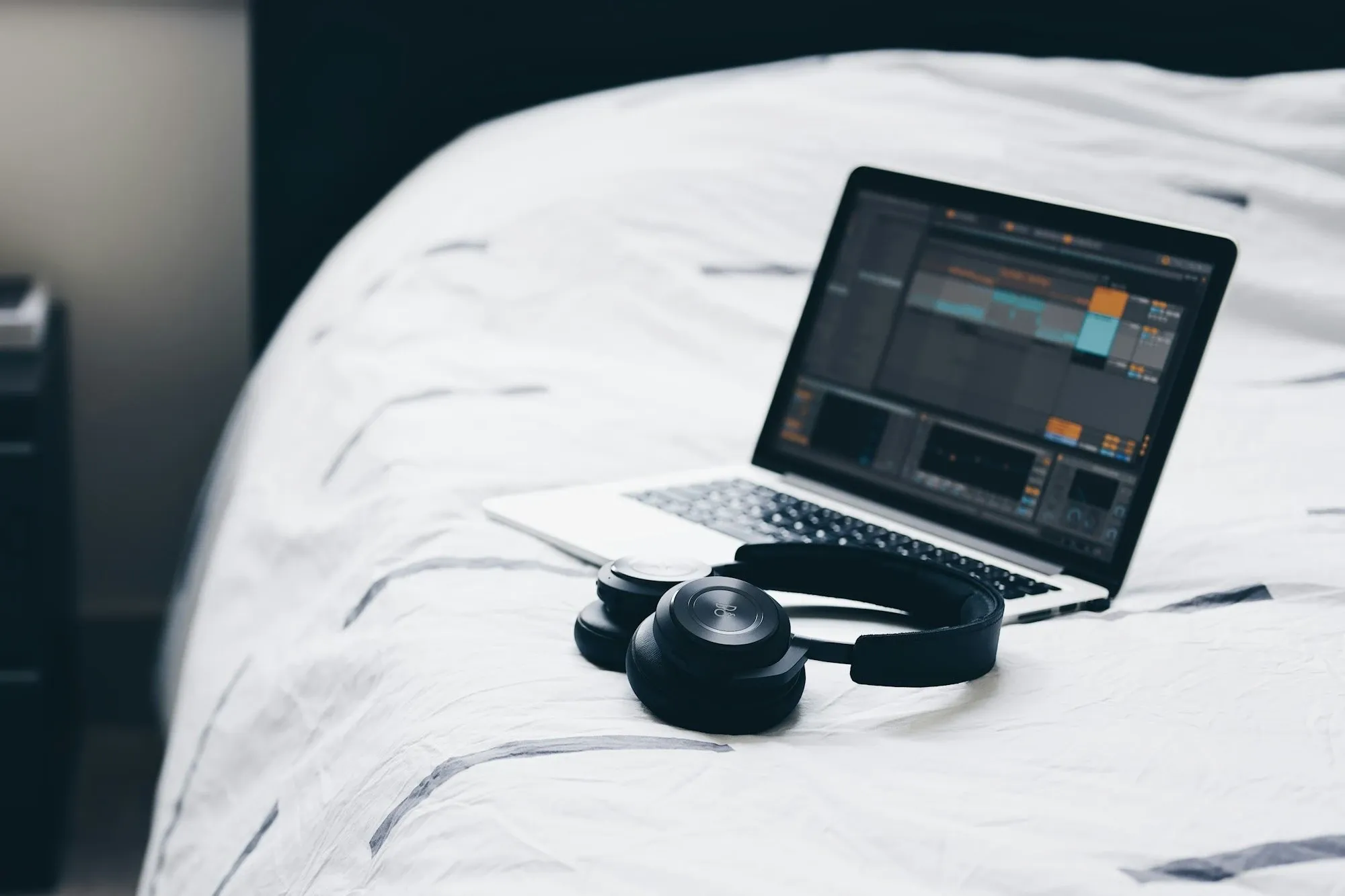 ¿Cómo afectan los virus al rendimiento y los recursos del sistema?